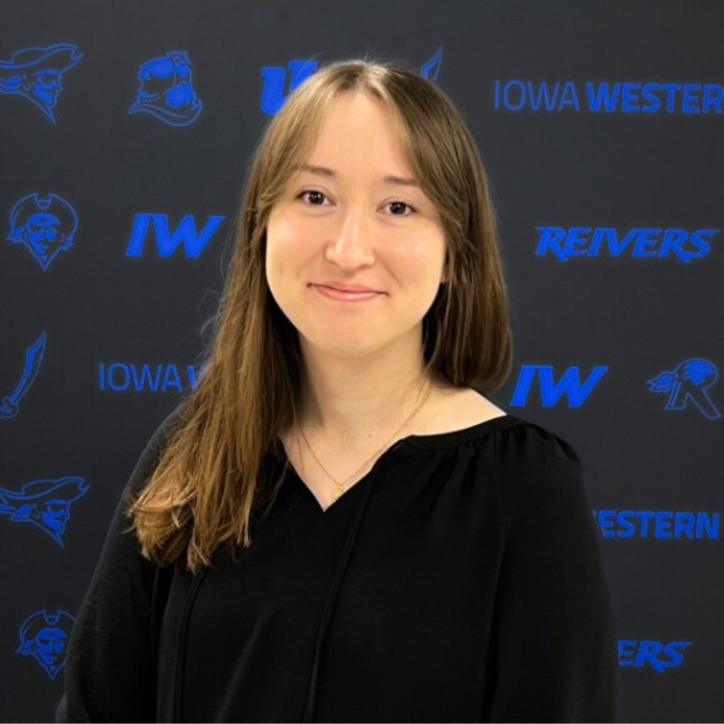 Elisa Olsen Headshot