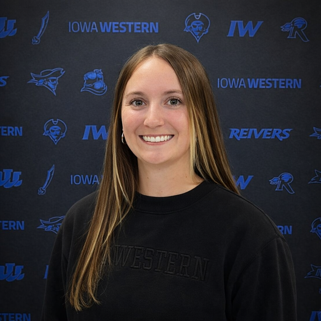 Headshot of Emma Murray